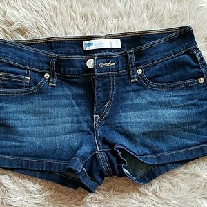 Levi denim shorts! Sz 26